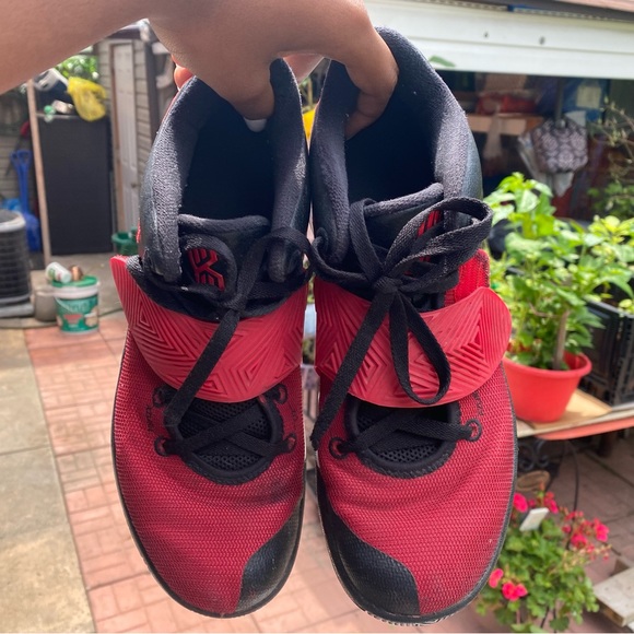 KYRIES FLYTRAP 3 - Picture 3 of 8